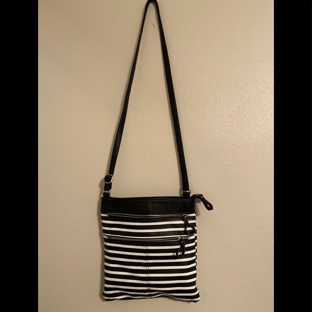 Merona crossbody bag. Black and white